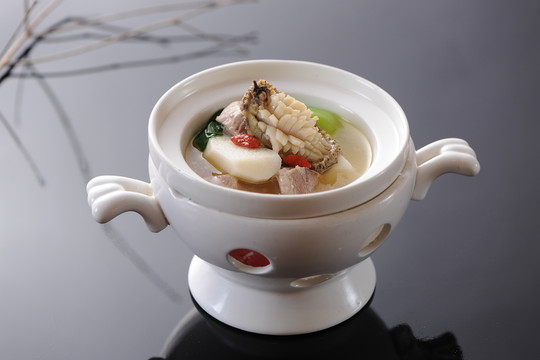 鮑魚排骨盅 （6）