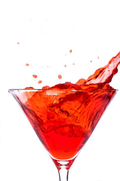 一塊冰spalshing OD為紅馬蒂尼酒精飲料