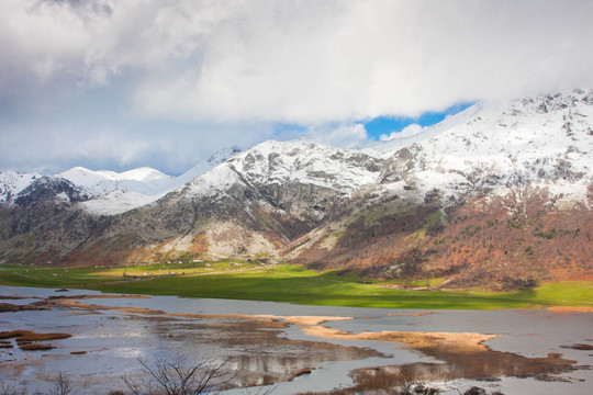 Lago del馬特斯