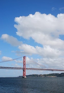 Lisbon 4月25日大橋；在葡萄牙