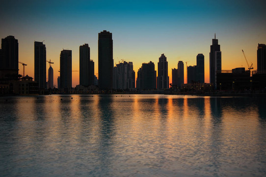 迪拜；UAE。