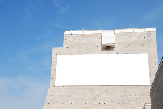 現(xiàn)代建筑上的空白廣告牌