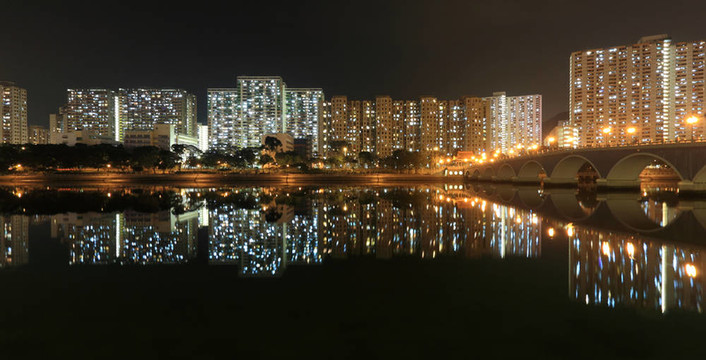 住宅公寓樓在香港的夜晚