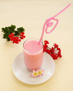 草莓牛奶