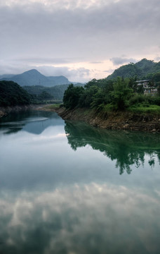 河