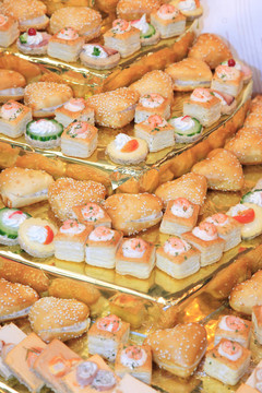 餐廳宴會(huì)桌設(shè)置。