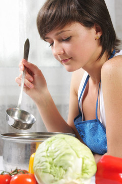 女人做飯