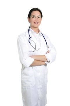 黑發(fā)美女醫(yī)生白色隔離