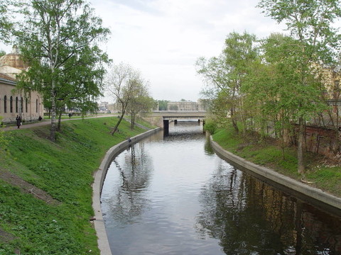 在Petersburg的小通道