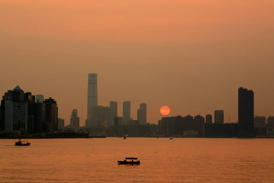 香港市在晚上；