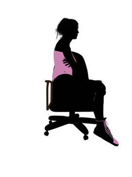 女子籃球運(yùn)動(dòng)員坐在椅子上剪影