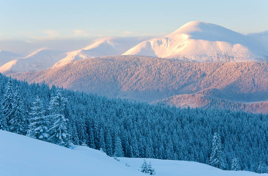 雪山日出景觀