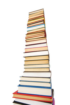 疊在白色上的書
