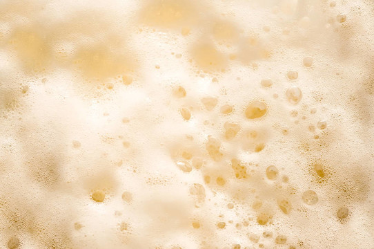 日落時啤酒泡沫