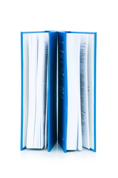 疊在白色上的書
