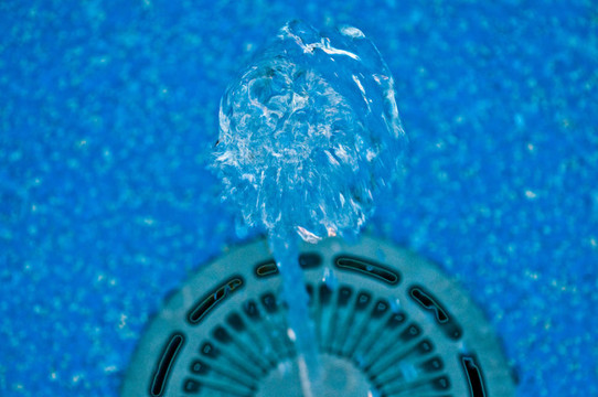 水