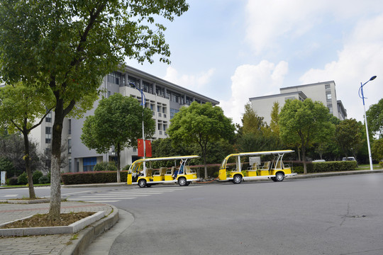 校車