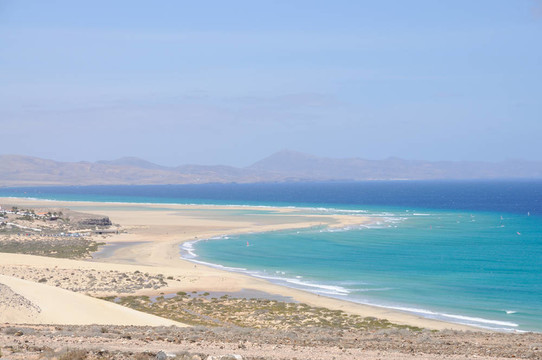 在加那利群島的富埃特文圖拉島島的海灘；西班牙