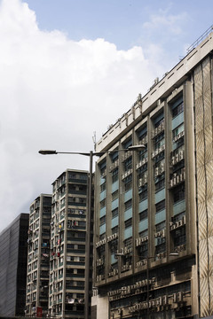 這是一堆廢棄的工業(yè)建筑