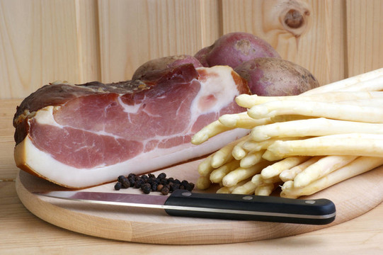 有機(jī)蘆筍煙熏火腿