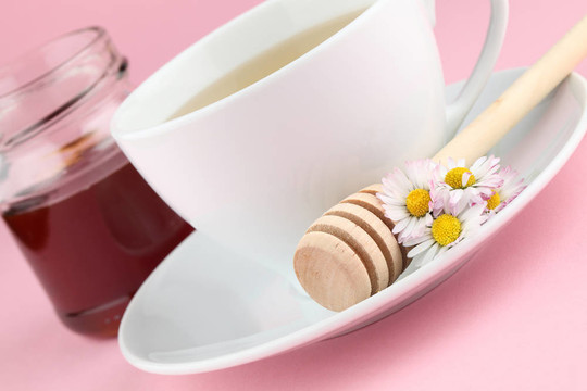 雛菊和蜂蜜涼茶