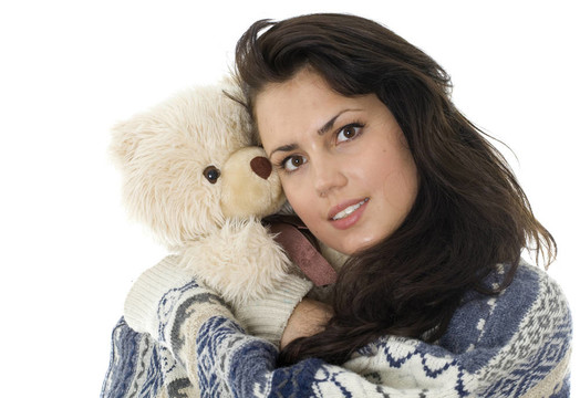微笑的黑發(fā)年輕女子與Teddy bear