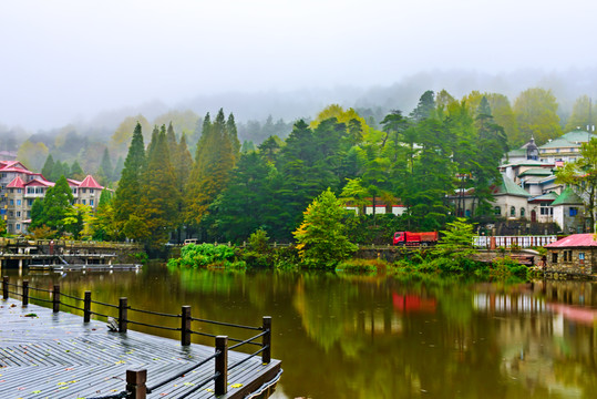 如琴湖畔牯嶺鎮(zhèn)街景