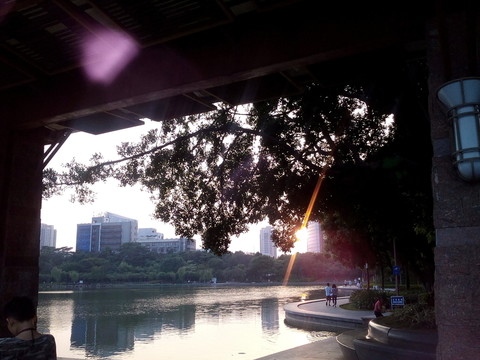 湖面夕陽(yáng)