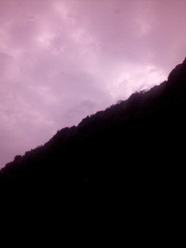山影天空