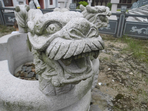 石雕龍頭