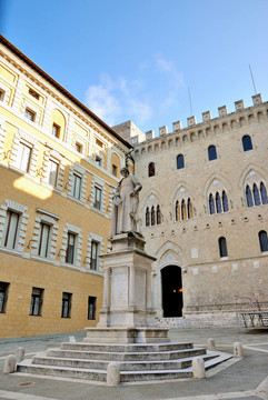 Piazza Salimbeni（錫耶納）