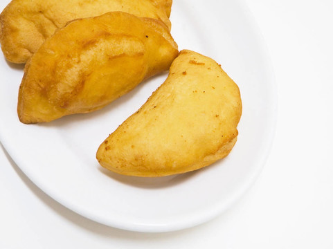 面包面團panzerotti。意大利食品。