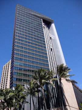 仰望火奴魯魯市中心最高的建筑