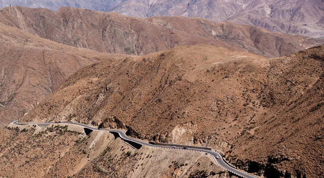 山區(qū)道路的觀點