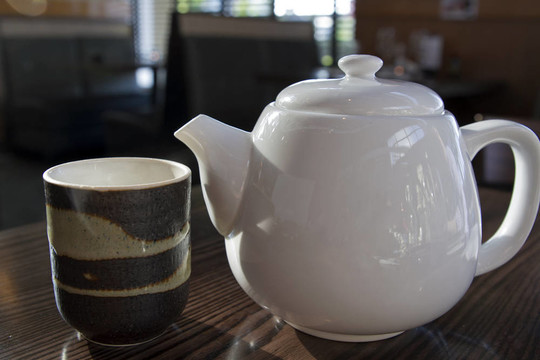日本的茶壺和茶杯