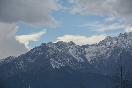 巍巍雪山