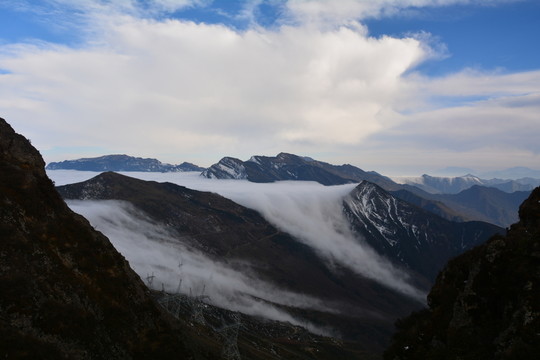 雪山云海