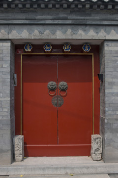 傳統(tǒng)大門(mén)