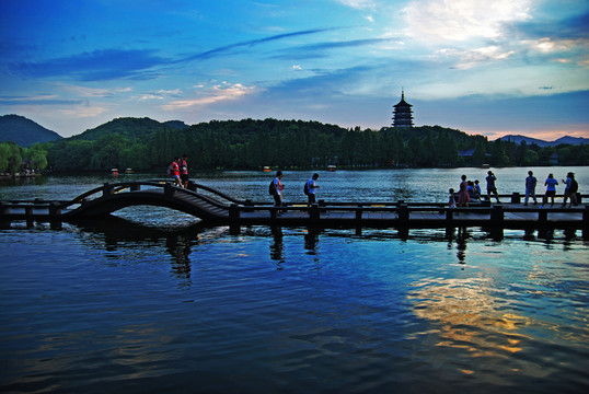 西湖 雷峰塔 長(zhǎng)橋