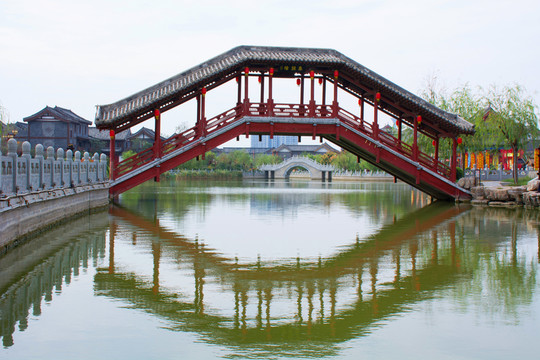古建筑里木橋梁
