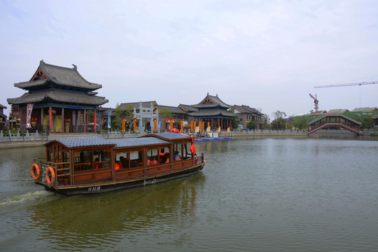 游覽開(kāi)封七盛角景區(qū)