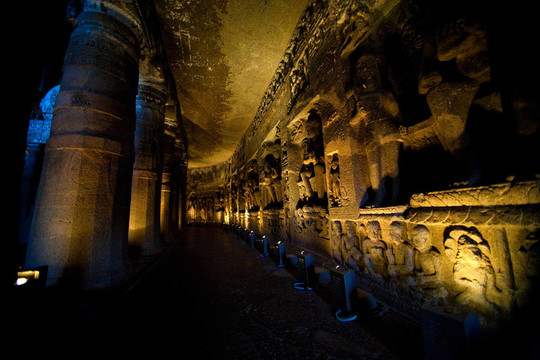 古代石窟寺的內部