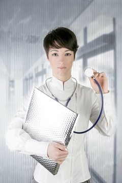 現(xiàn)代女性對(duì)未來的醫(yī)生聽診器銀