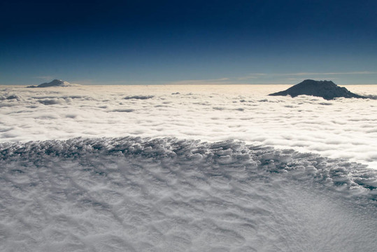 冰雪覆蓋的山峰