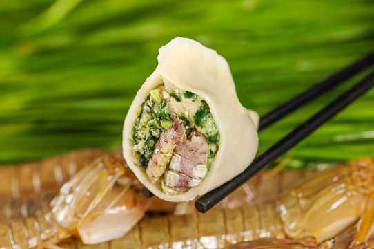 韭菜蝦爬餃子