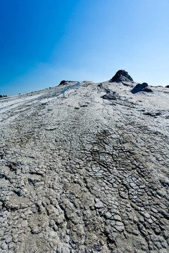 羅馬尼亞泥火山破裂地面