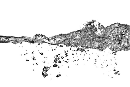 水濺在白色的氣泡上