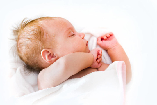 他熟睡的嬰兒