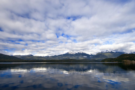 瑪納波里湖
