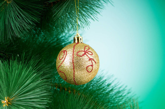 圣诞树上的装饰-假日概念